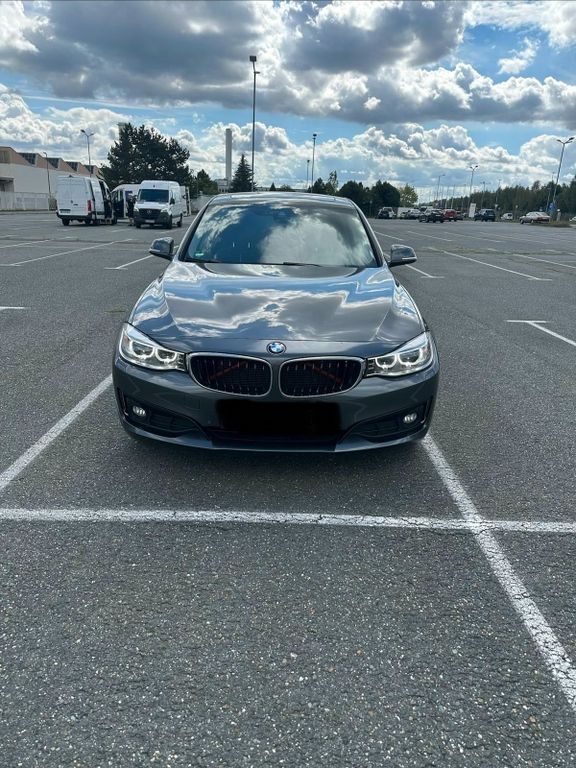 Image of BMW 320