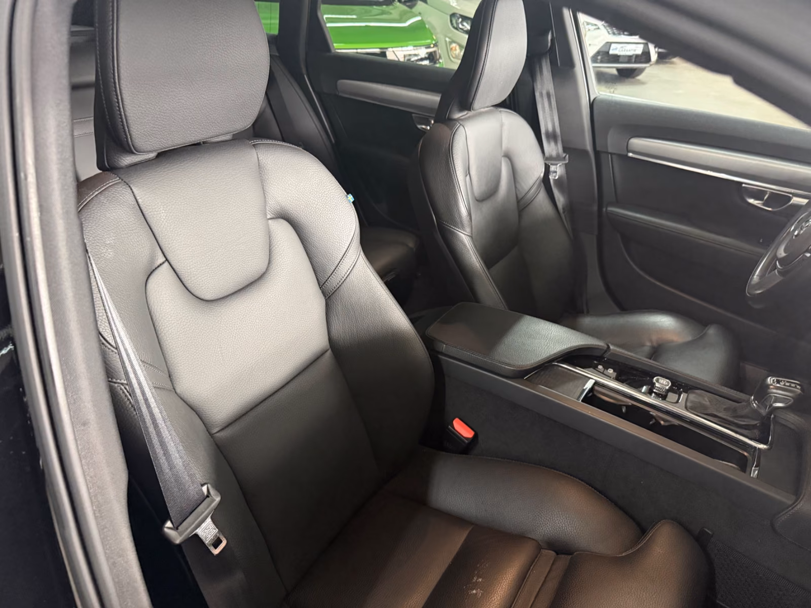 Volvo V90 D5 AWD | 235 ch | BVA | Cuir | Toit panoramique | Feux LED | Volant chauffant