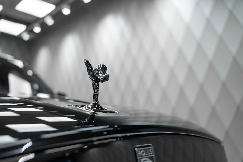 Cullinan BLACK BADGE 2027 BLACK/ TIFFANY 4 SEATS - Bild 8