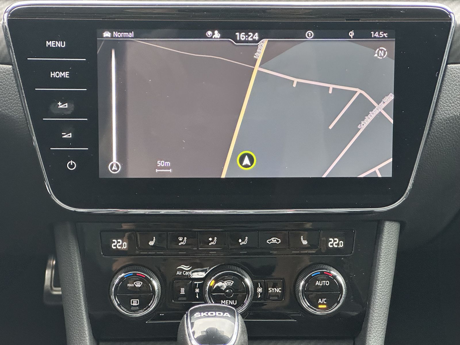 Fahrzeugabbildung SKODA Superb Combi 2.0 TDI DSG Sportline NAV+LED+PANO