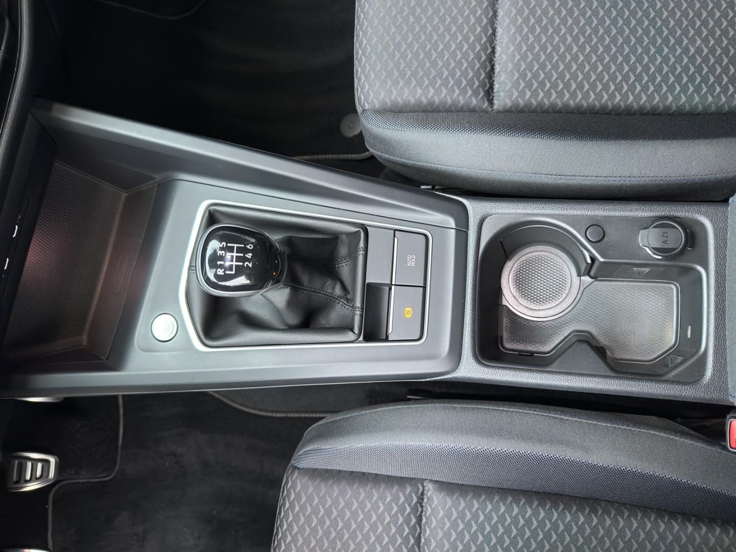 Fahrzeugabbildung Volkswagen Golf United VIII UNITED 1,5 l TSI,Navi,Rückf.-Ka