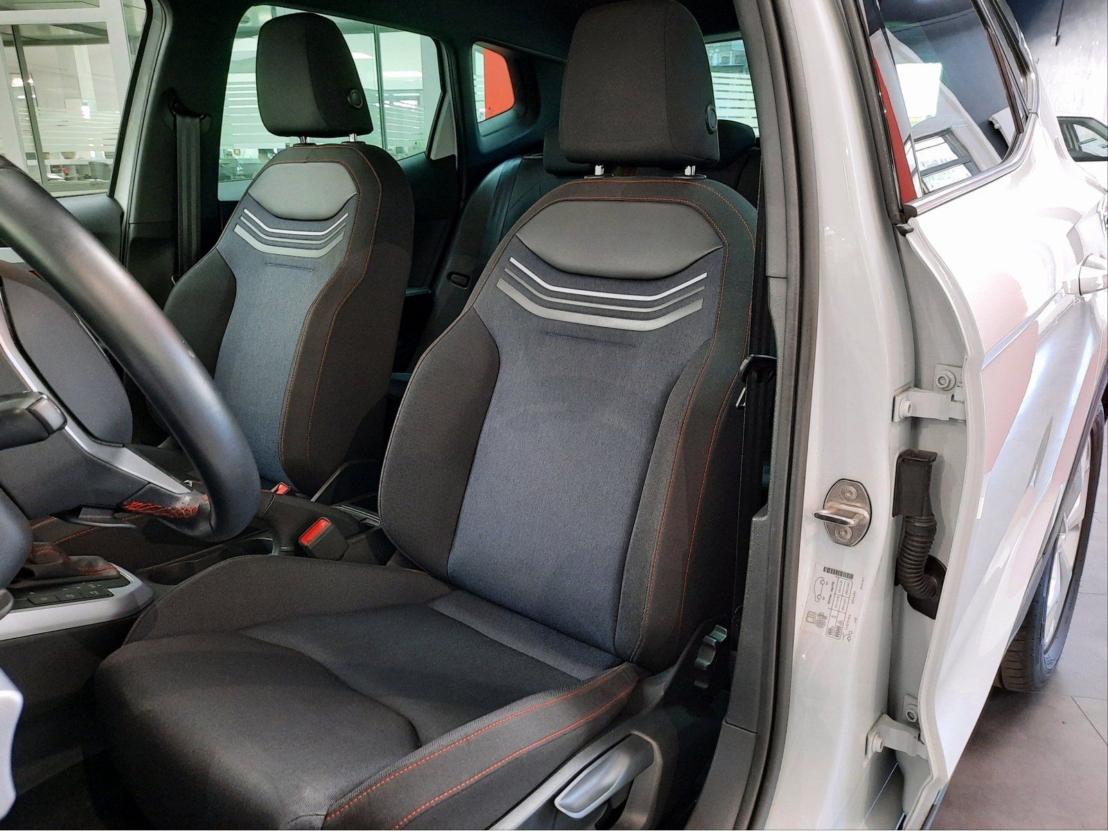 Fahrzeugabbildung SEAT Arona FR TSI DSG *AHK*Cam*PDC*LED*Sitzhg*ACC*APP
