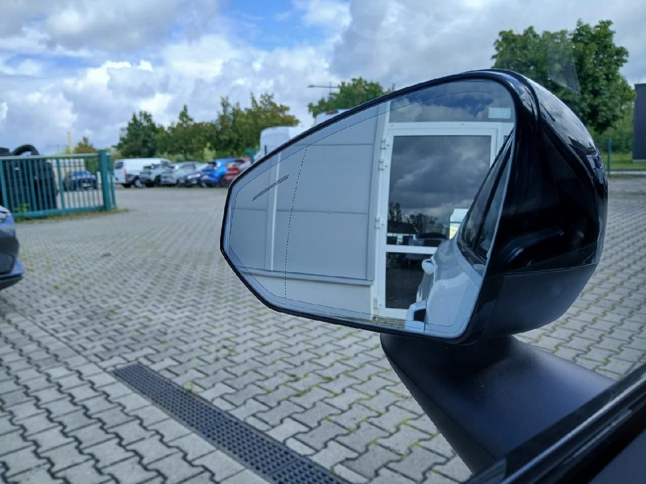 Fahrzeugabbildung Volvo EX30 Ultra 2WD Pure Electric