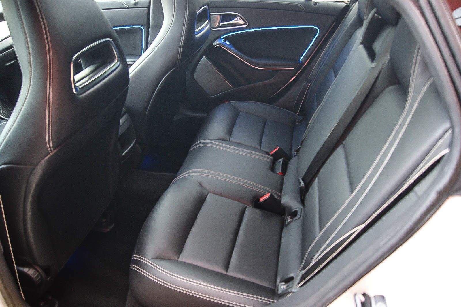 Fahrzeugabbildung Mercedes-Benz CLA 180 7G-DCT Urban Style Edition AMG PANORAMA