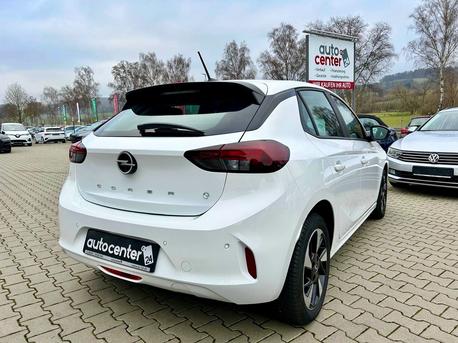 Fahrzeugabbildung Opel Corsa e°50 kWh°Facelift°SOH99%°11KW°CCS°Wärmep.
