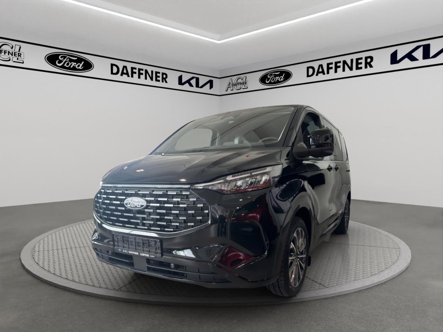 Fahrzeugabbildung Ford Tourneo Custom Bus Plug-in Hybrid 340 L1 Titaniu