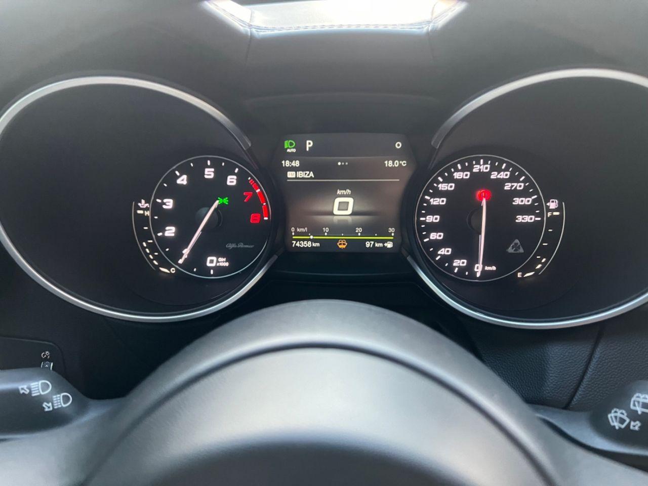 Alfa Romeo Stelvio 2.9 Bi-Turbo V6 510ch - 1 ère main - TVA Récupérable - Pack Carbone - Navi