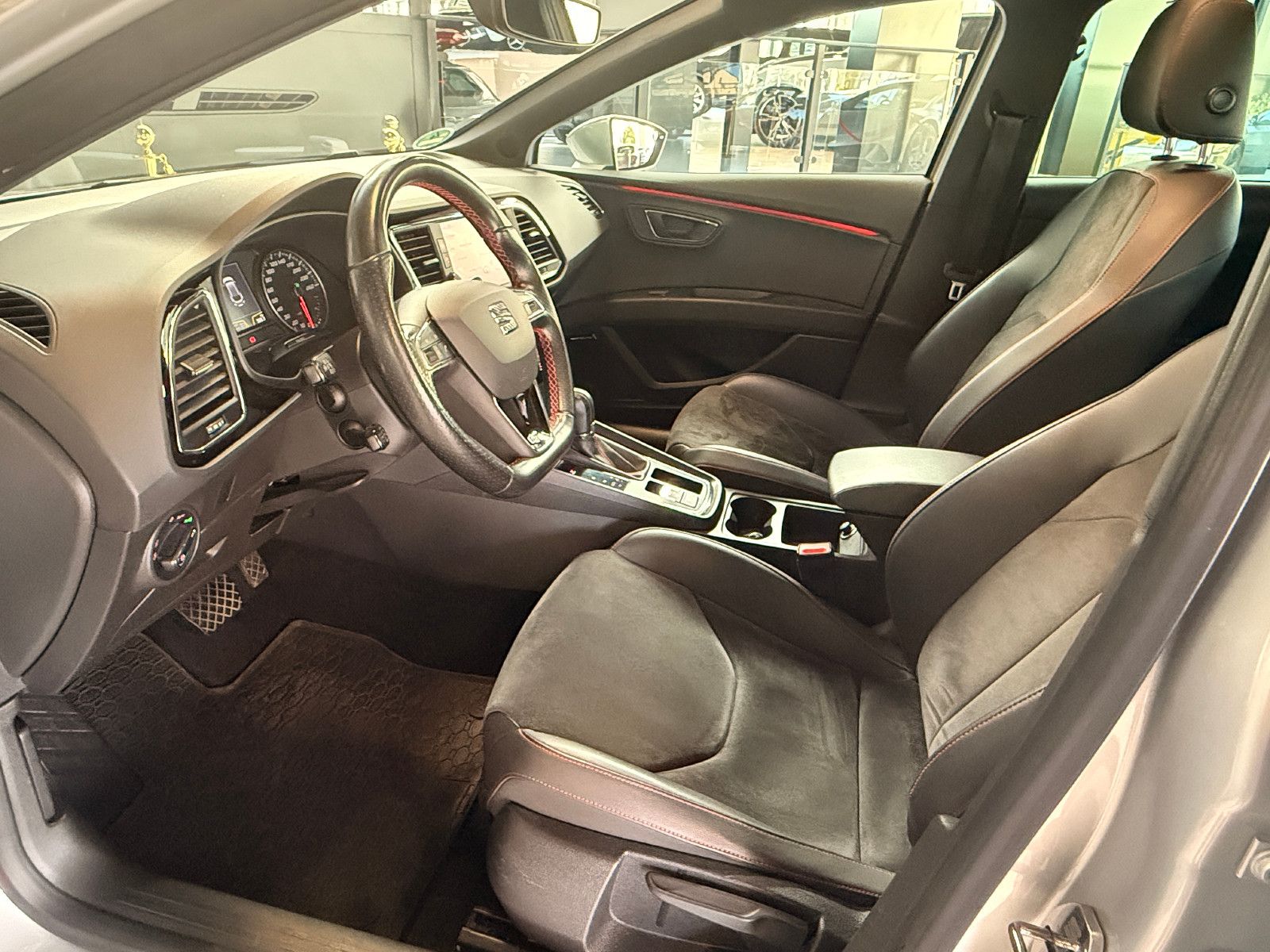 Fahrzeugabbildung SEAT Leon ST FR//ACC/LED/PANORAMA/APPLE-CAR/KAMERA