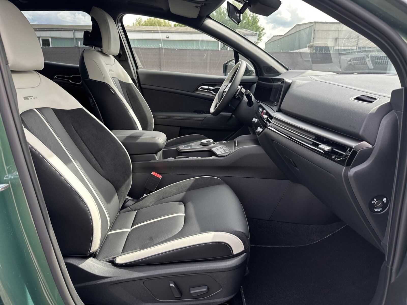 Fahrzeugabbildung Kia SPORTAGE GT Line 1.6T AWD DCT SD GD DRI SOUN LED