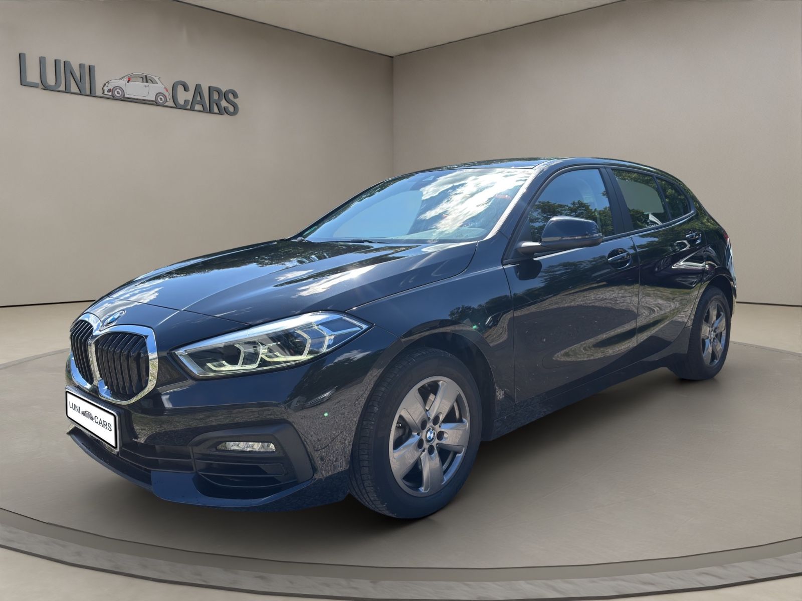 BMW 118 i Advantage 5-türig Aut /neues Modell / LED