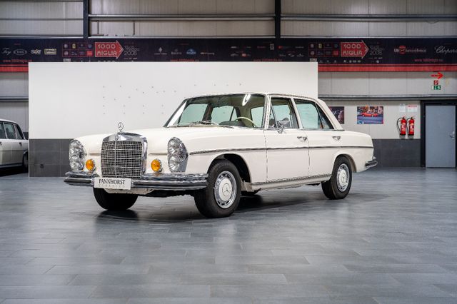 Mercedes-Benz W108 280SE 4.5 Limousine