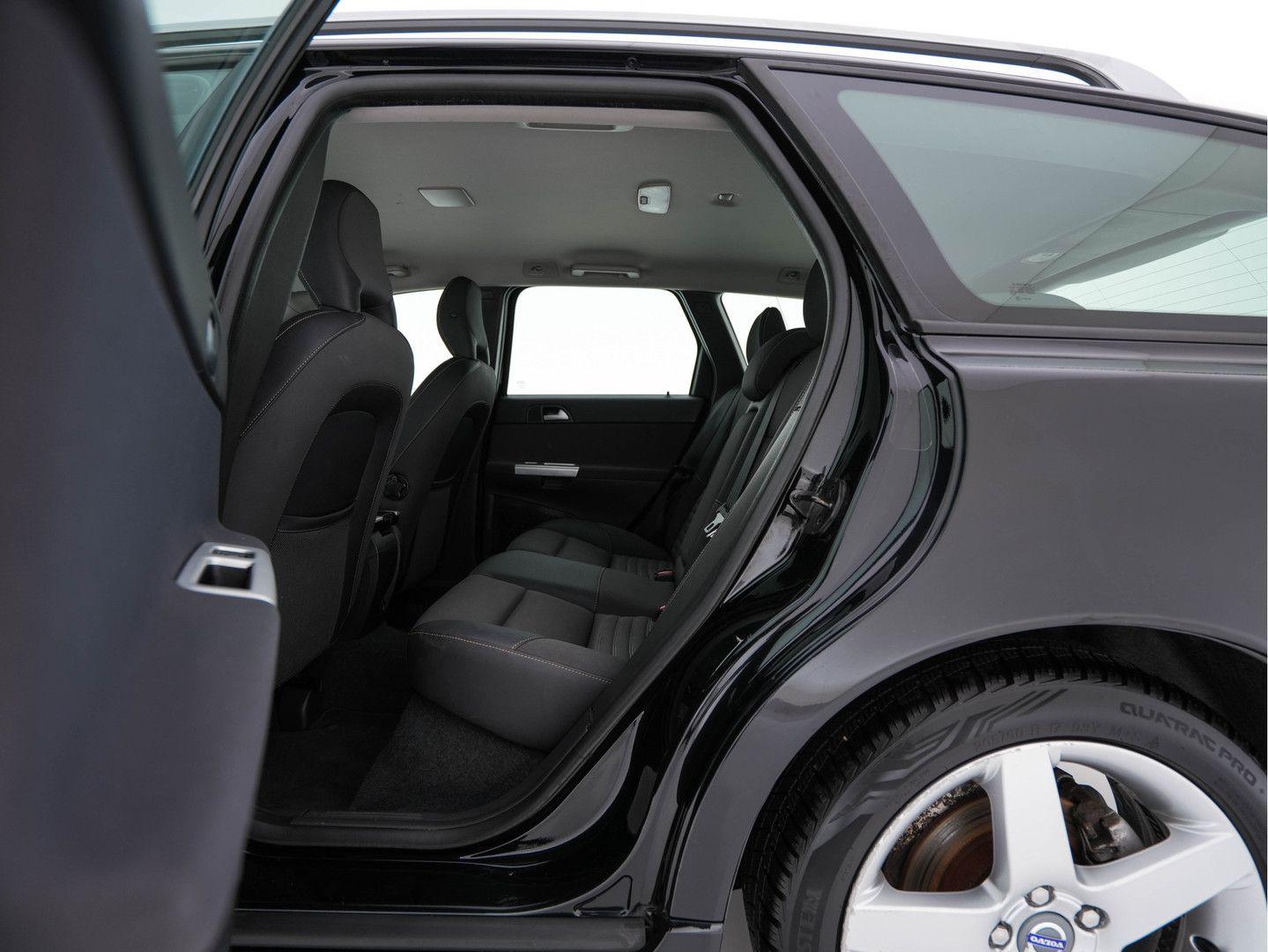 Volvo V50 2011 — photo 9