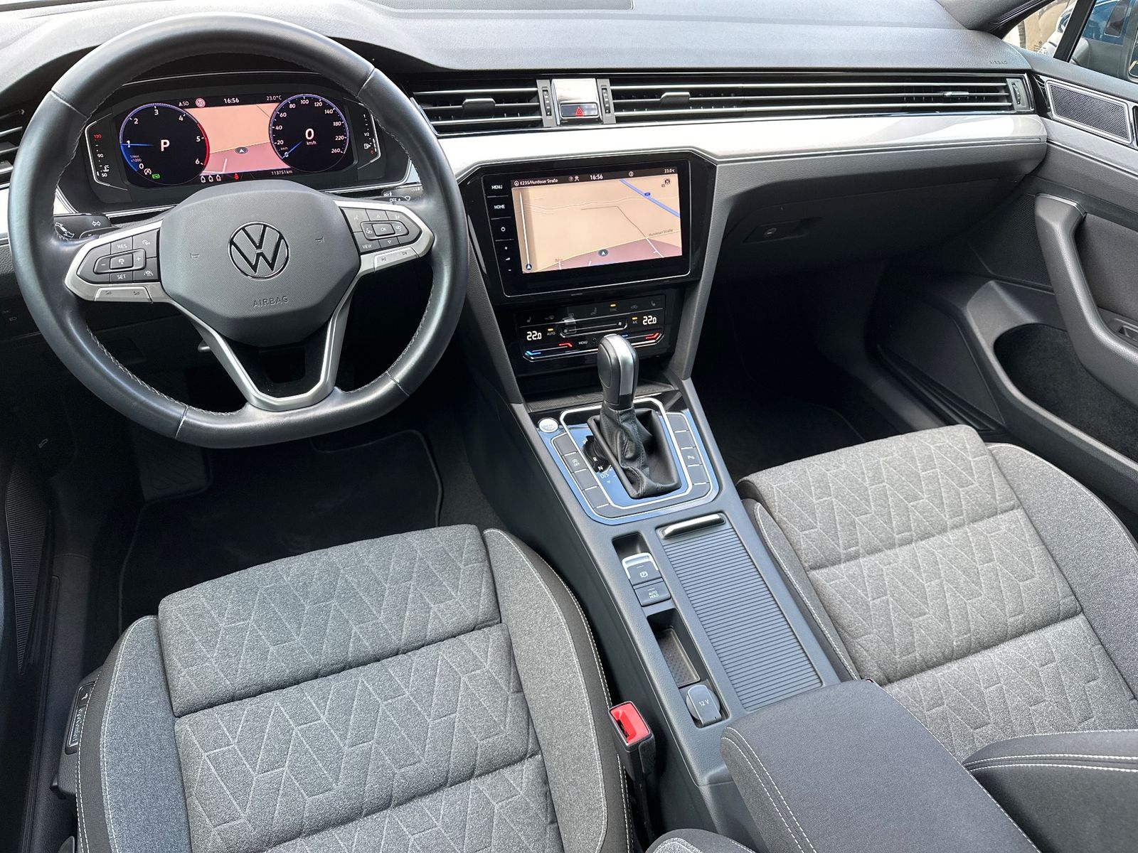 Fahrzeugabbildung Volkswagen Passat Variant 2.0 TDI DSG NAV+IQ-LIGHT+ACC