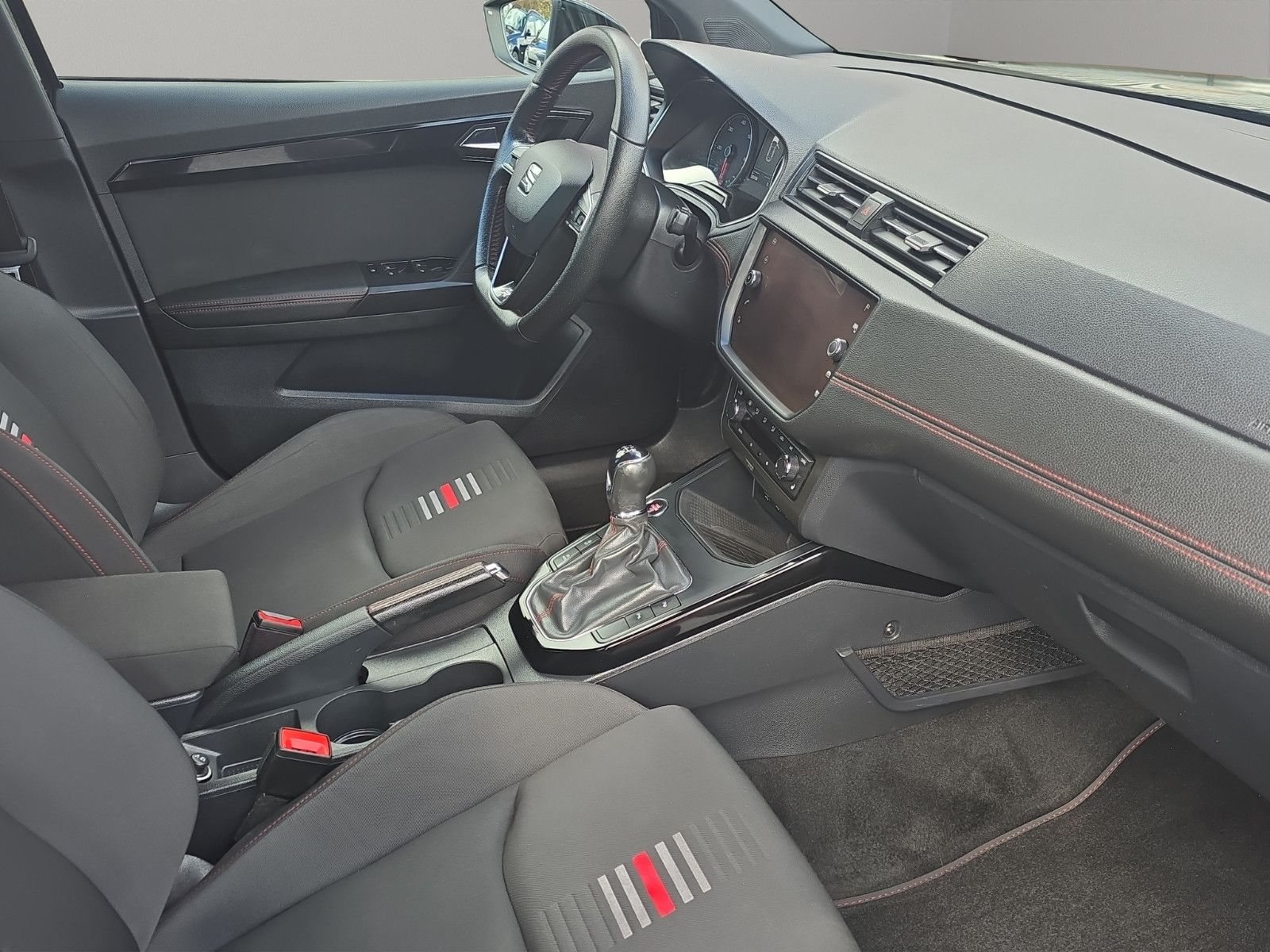 Fahrzeugabbildung SEAT Arona FR BUSINESS PAKET LED KAMERA NAVI AHK ACC