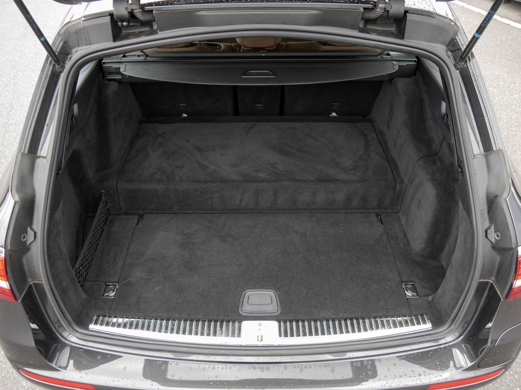 Mercedes-Benz E 300 de T |Avantgarde|DISTR|NAVI|ILS|PANO|BURM
