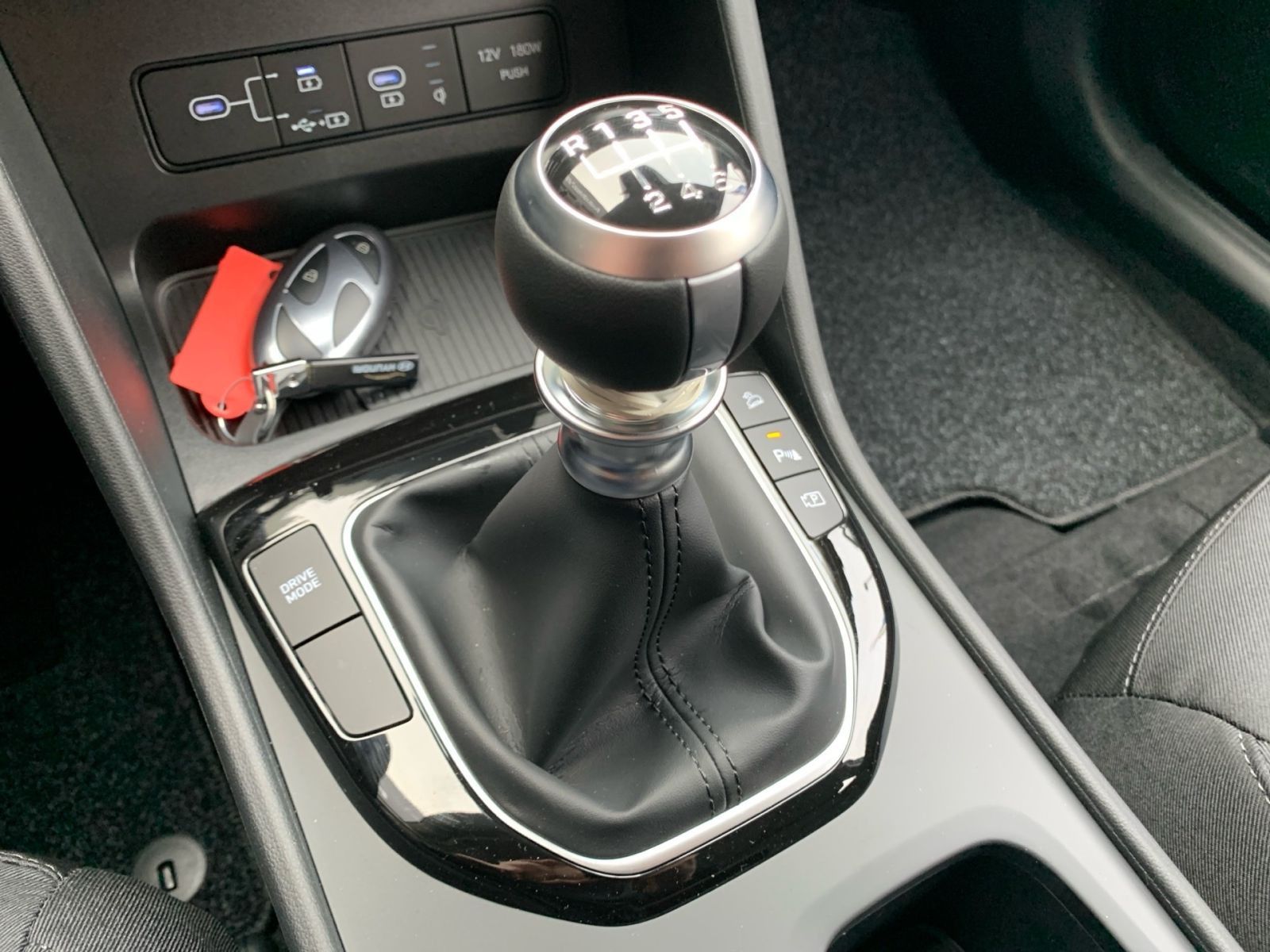 Fahrzeugabbildung Hyundai TUCSON 1.6 T-GDI Select Design-Paket Navi LED