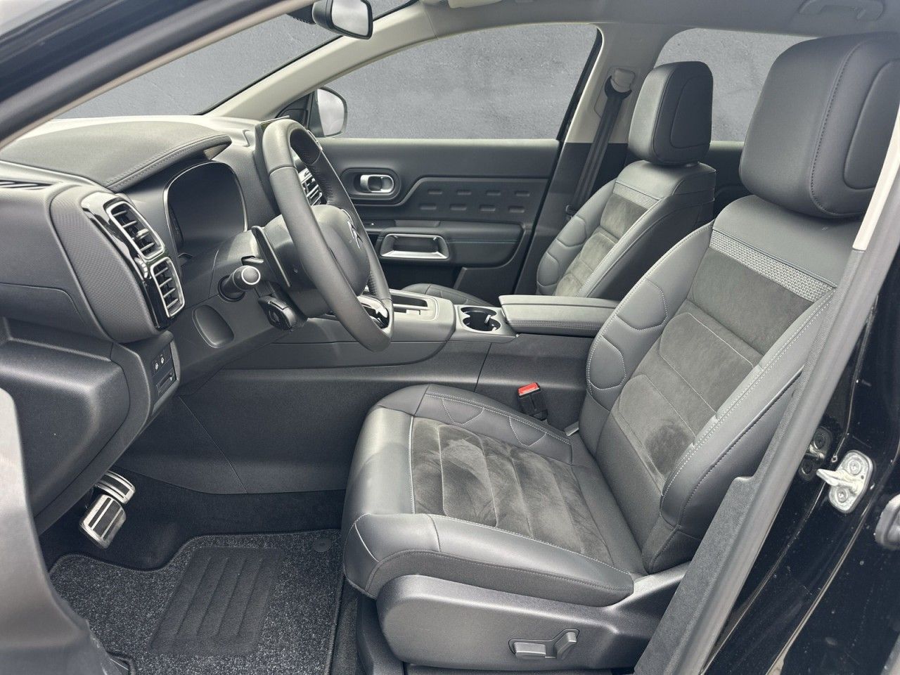 Fahrzeugabbildung Citroën C5 AIRC HYBRID 136 e-DSC6 e-SERIES - mit KI generiert/bearbeitet