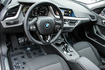 Fahrzeugabbildung BMW 118i Aut. Advantage LED LIFE-COCKPIT NAVIGATION