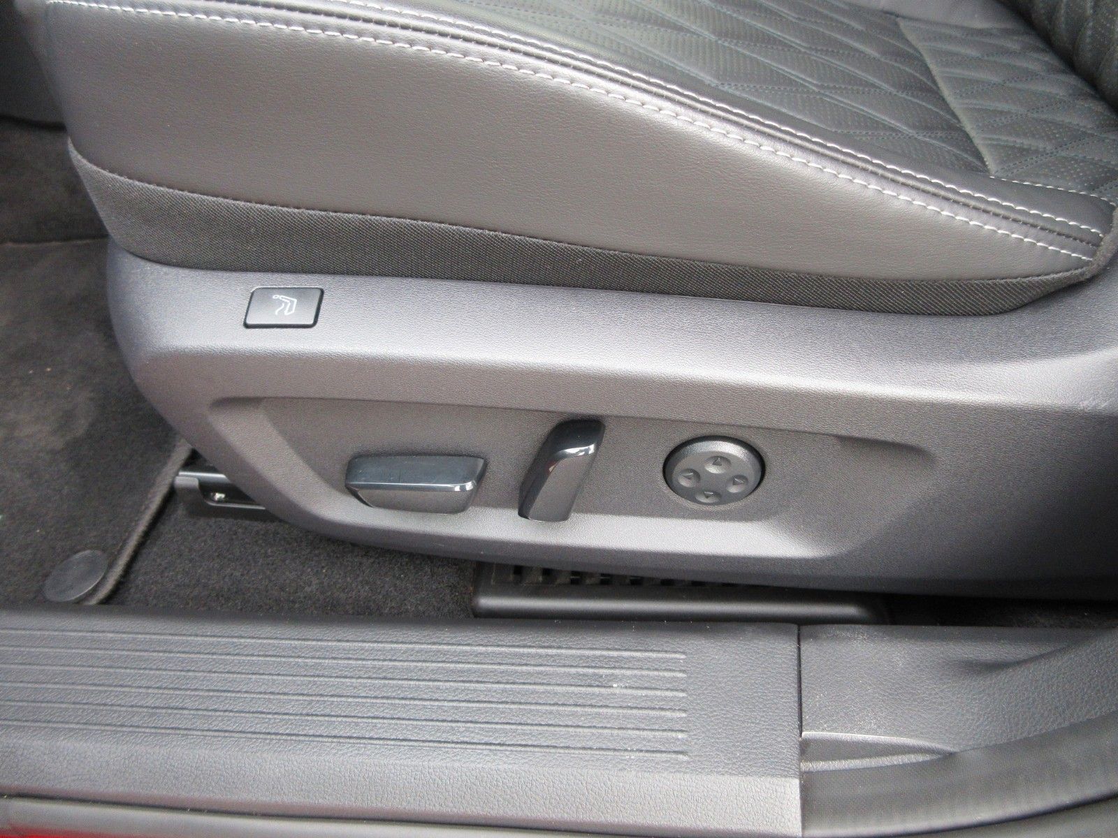 Fahrzeugabbildung Nissan Qashqai 1.3 Xtronic Automatik | Tekna+