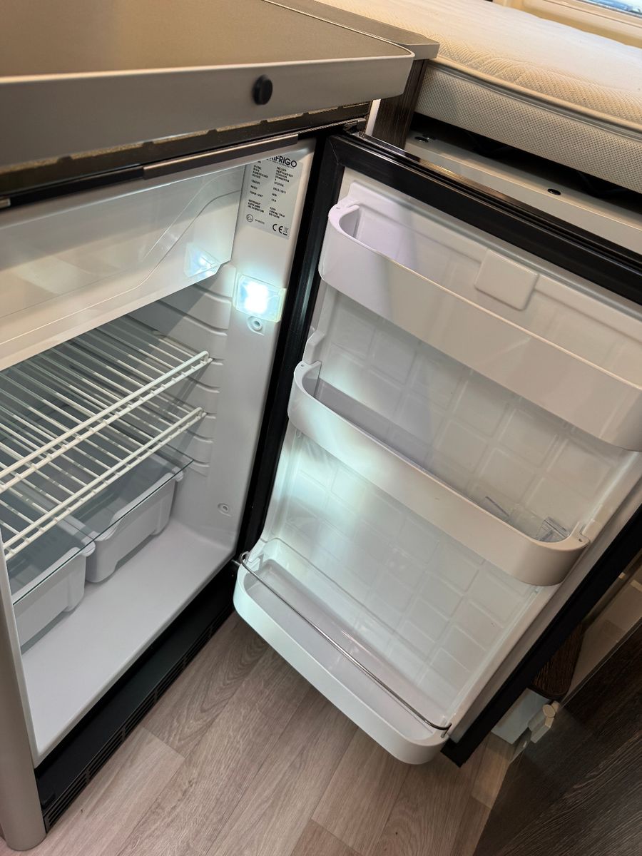 Fahrzeugabbildung Westfalia Columbus 601 D 4 SCHLAFPLÄTZE SOLAR AHK 1.HAND