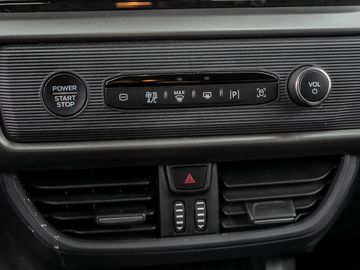 Ford Tourneo Courier 1.0 Titanium NAVI ACC TWA RFK