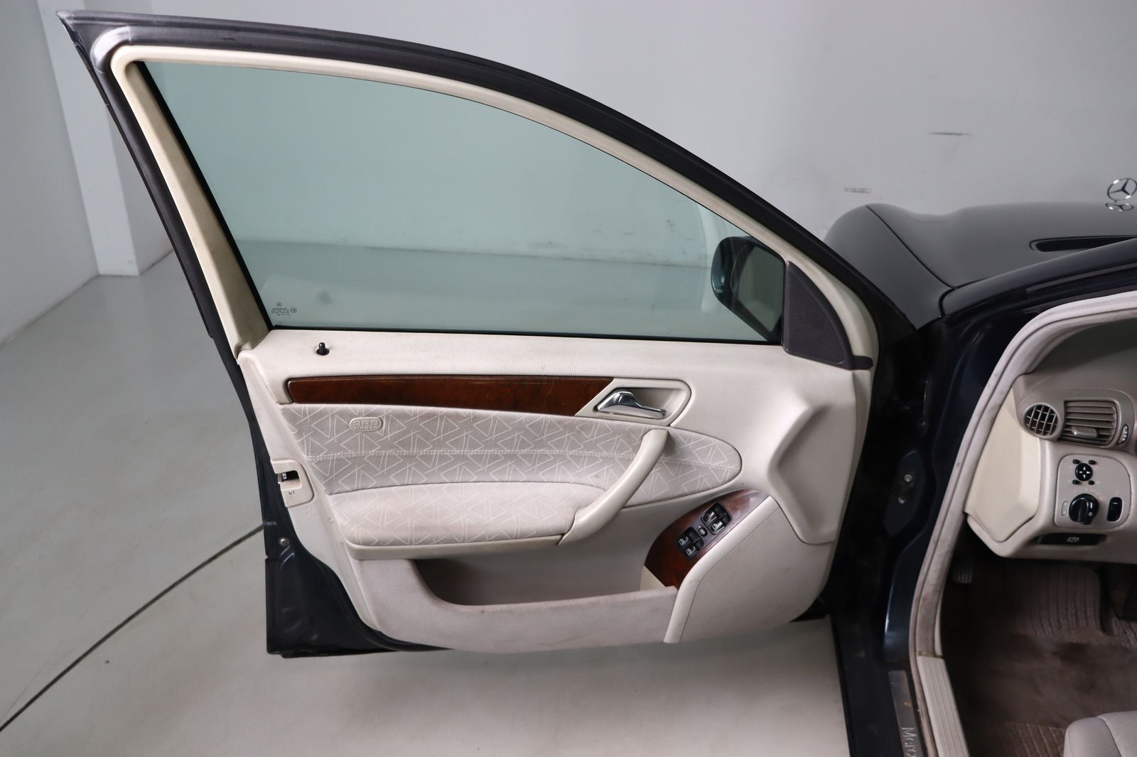 Fahrzeugabbildung Mercedes-Benz C 220 CDI T ELEGANCE