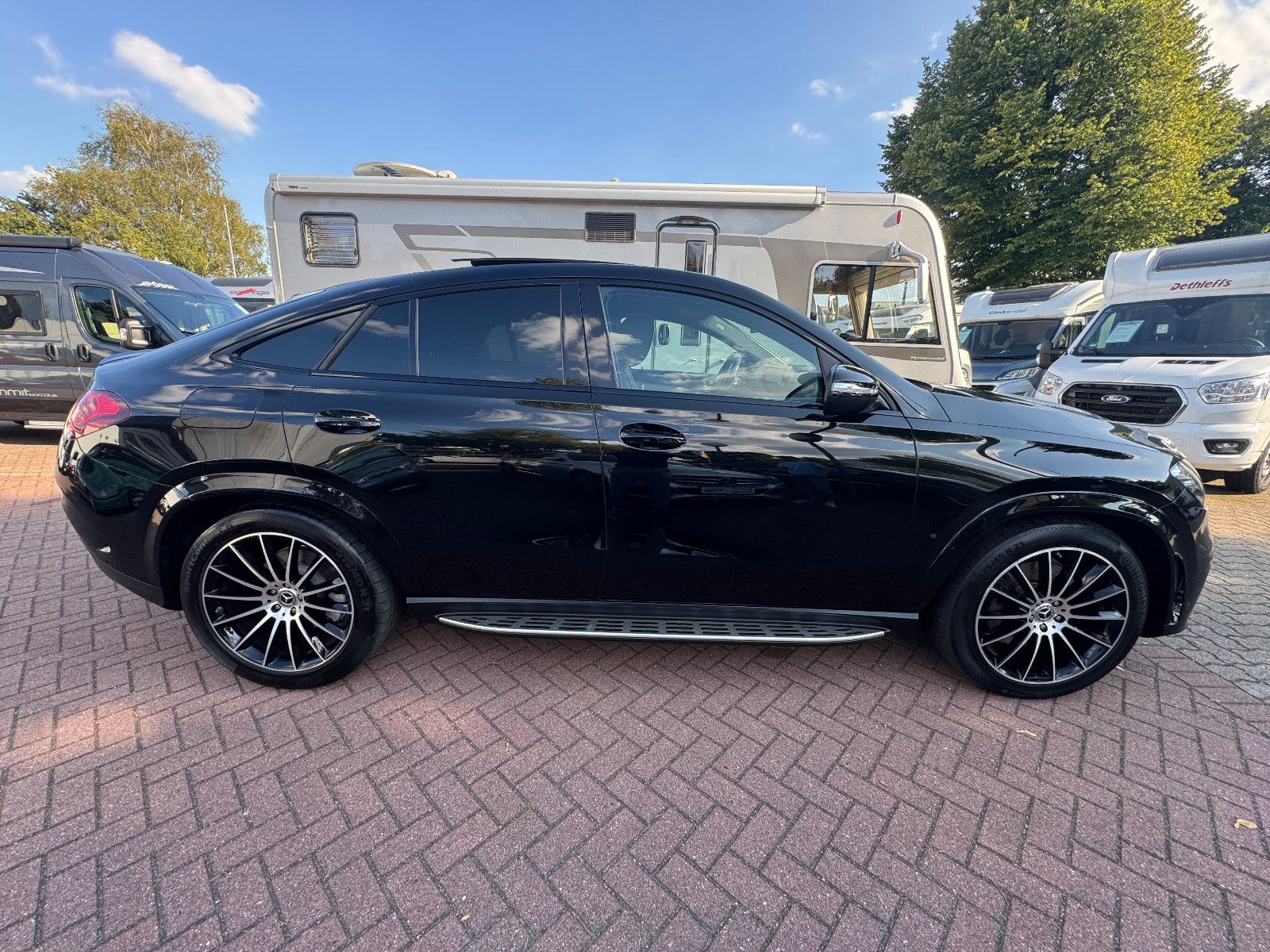 Fahrzeugabbildung Mercedes-Benz GLE 400 d Coupe AMG LINE PANO AIRMATIC 21 ZOLL