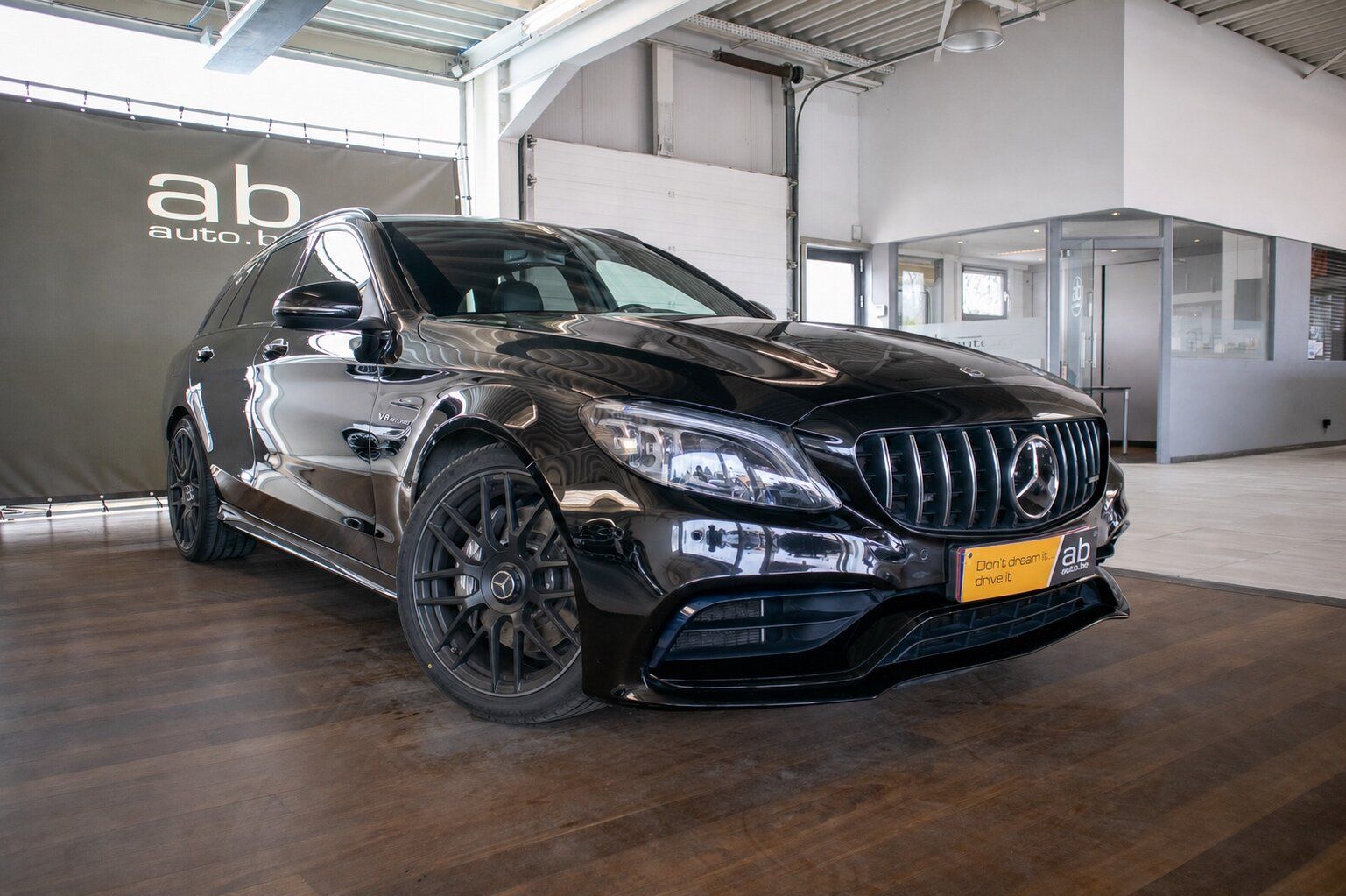 Mercedes-Benz C 63 AMG 4.0L, PANO, AMG SPORTUITLAAT, CARPLAY,  imagem 3