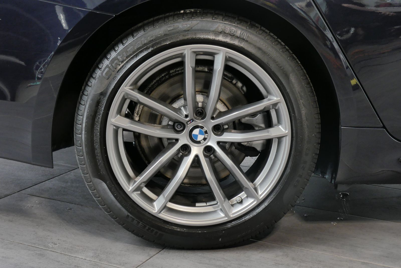 Fahrzeugabbildung BMW 520d Touring xDrive M-Sport NAV+LED+ACC+H&K+18ZO