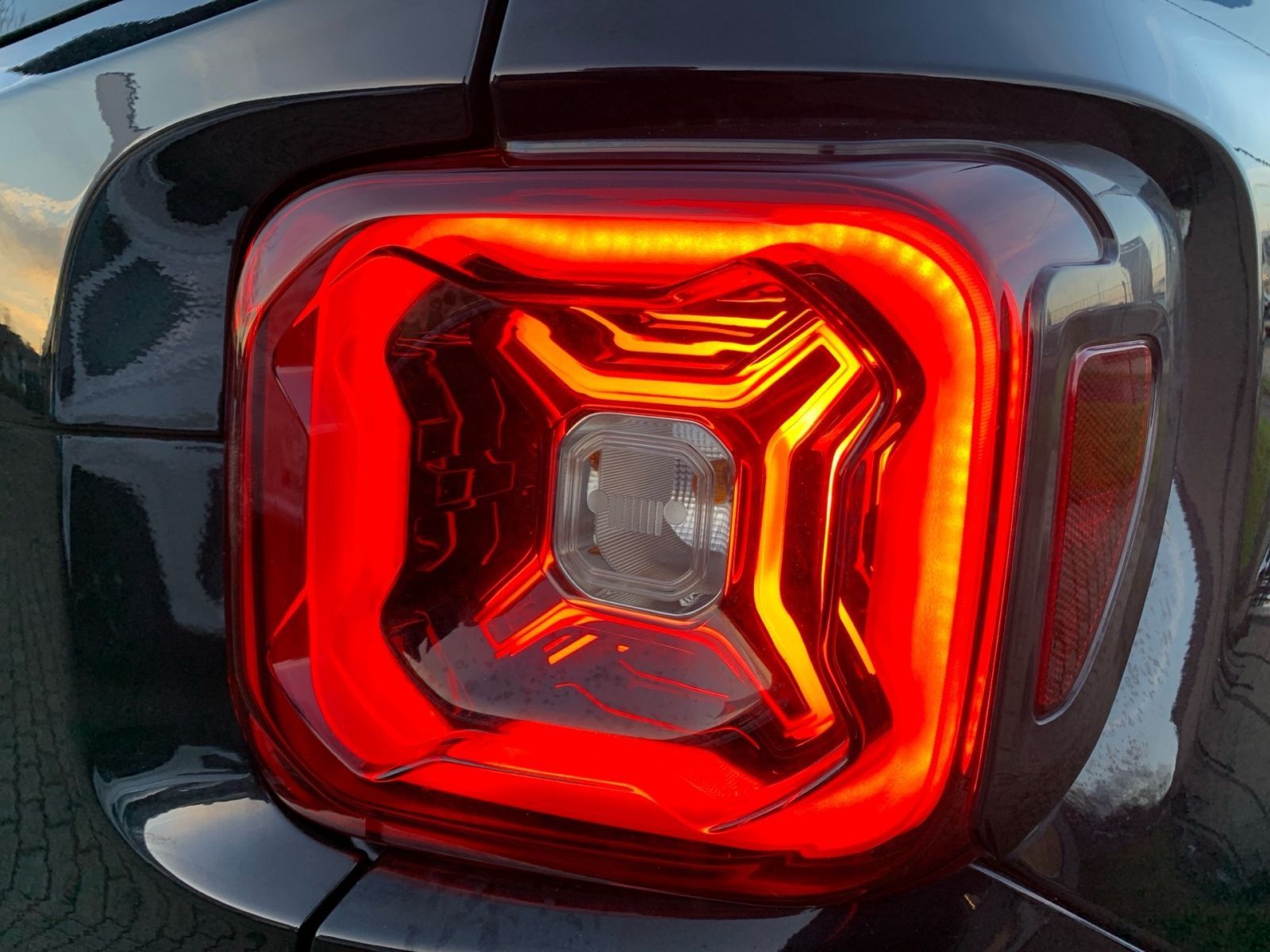 Fahrzeugabbildung Jeep Renegade 1.3 T-GDI Automatik Limited Navi AHK 1H