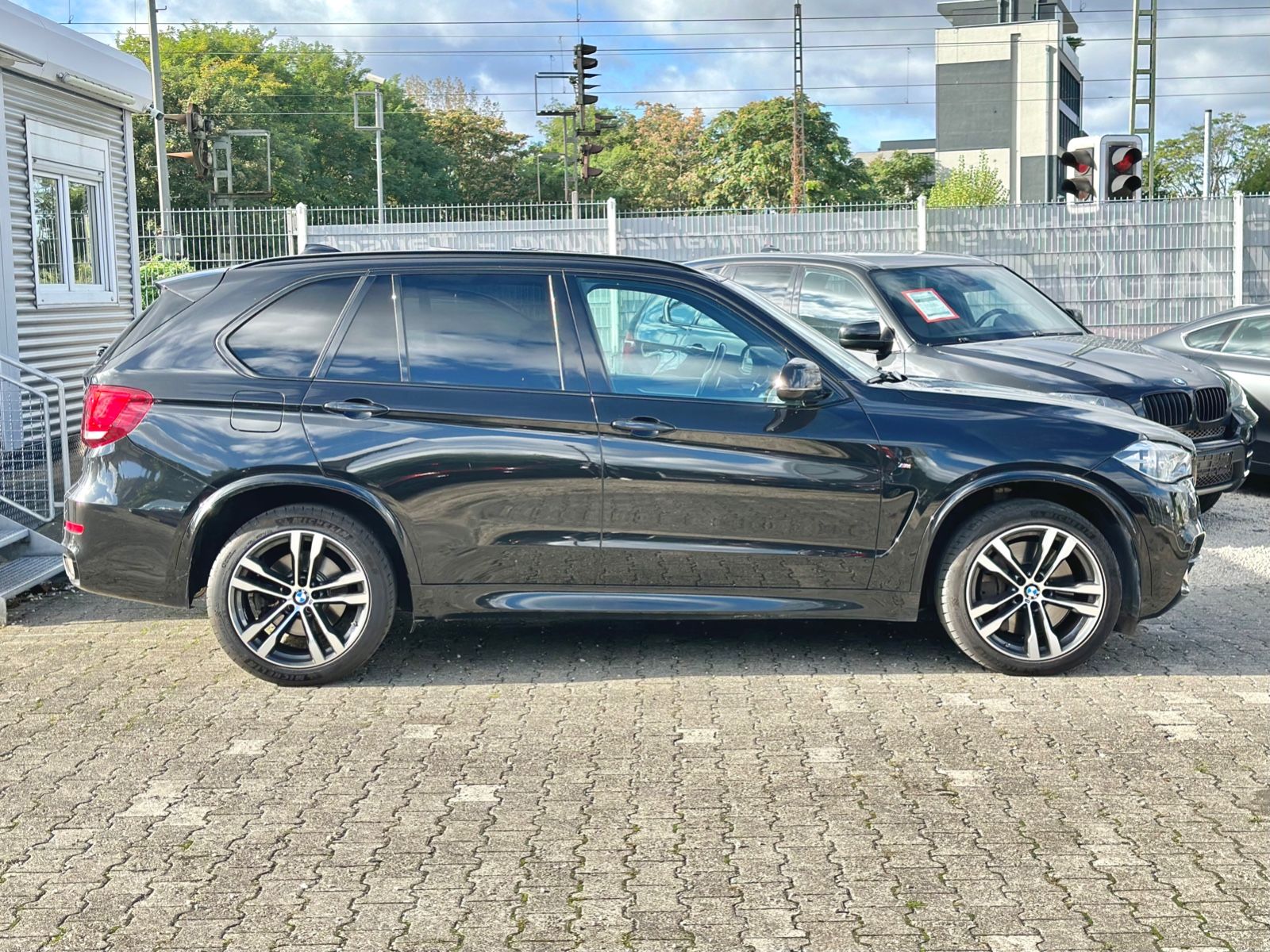 Fahrzeugabbildung BMW X5 M50 M SPORTPAKET*PANO+AHK*