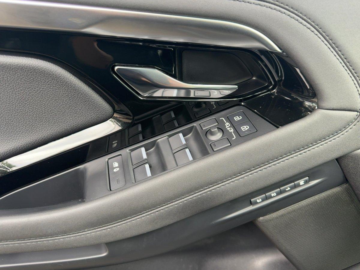 Land Rover EVOQUE P200 R-Dynamic SE Black Pack, SD, AHK