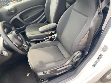 Bild 19 Smart ForTwo fortwo EQ*SHZ*DAB*CARPLAY*ALLWETTER*MWST*