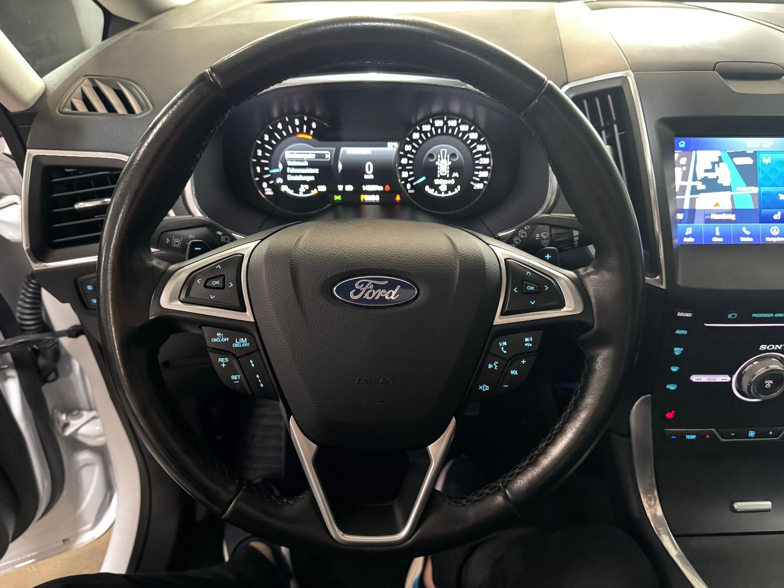 Fahrzeugabbildung Ford Galaxy TITANIUM SPORT AWD AUT 7-SITZER PANO VOLL