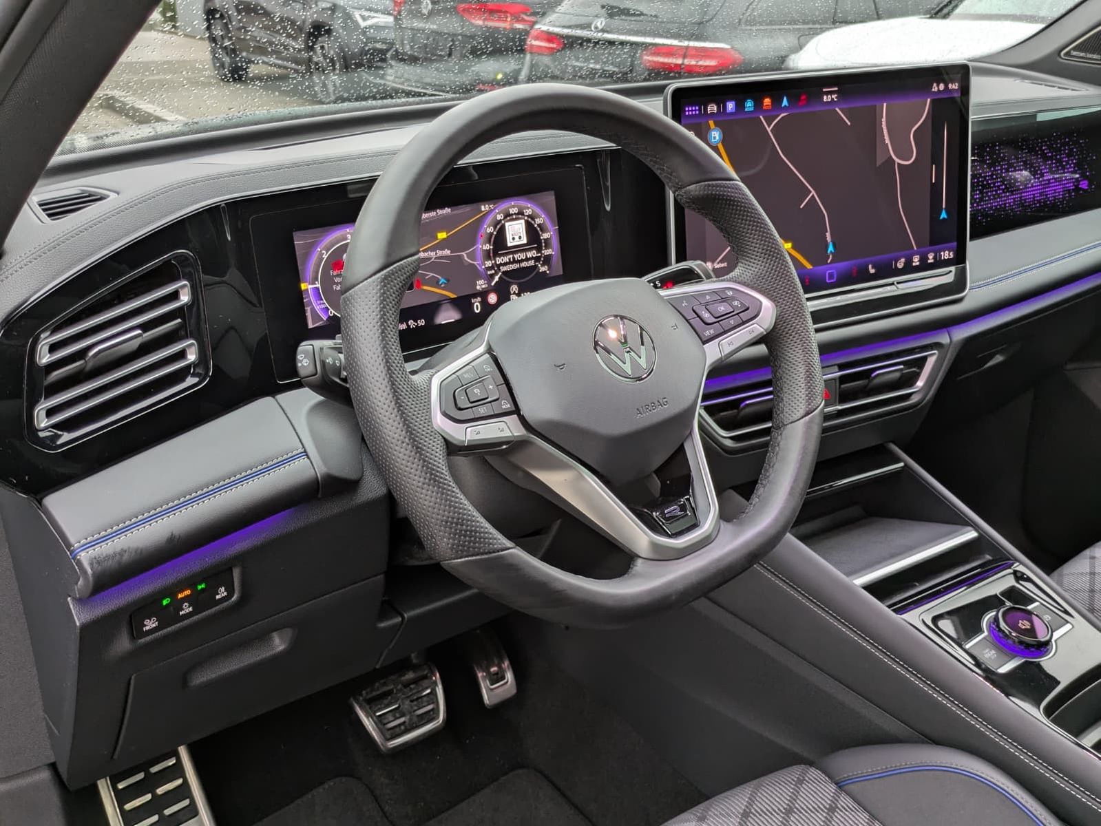 Fahrzeugabbildung Volkswagen Tiguan 2.0 TDI 4M R-Line PANO*H&K*AHK*MATRIX*20"