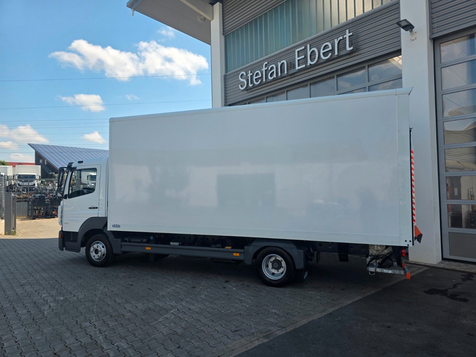 Fahrzeugabbildung Mercedes-Benz Atego 818 L Koffer+LBW Klima 3 Sitze