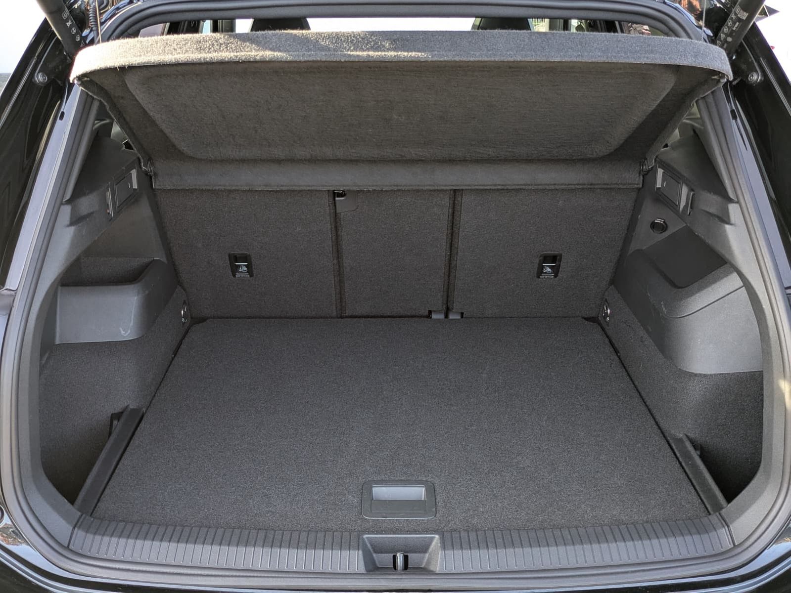 Fahrzeugabbildung Volkswagen Tiguan 2.0 TDI 4M R-Line PANO*H&K*AHK*MATRIX*20"