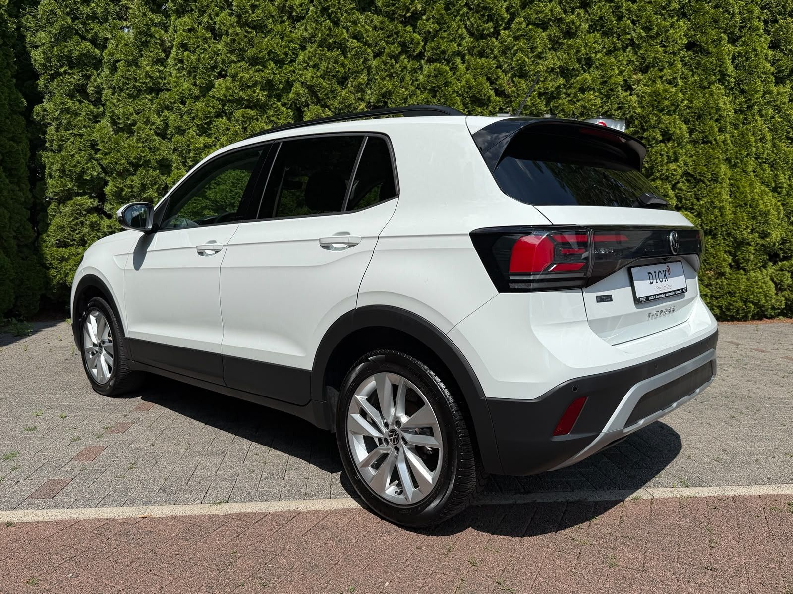 Fahrzeugabbildung Volkswagen T-Cross 1.0 TSI DSG Life LED+KAM+ACC+CARPL+SHZ+