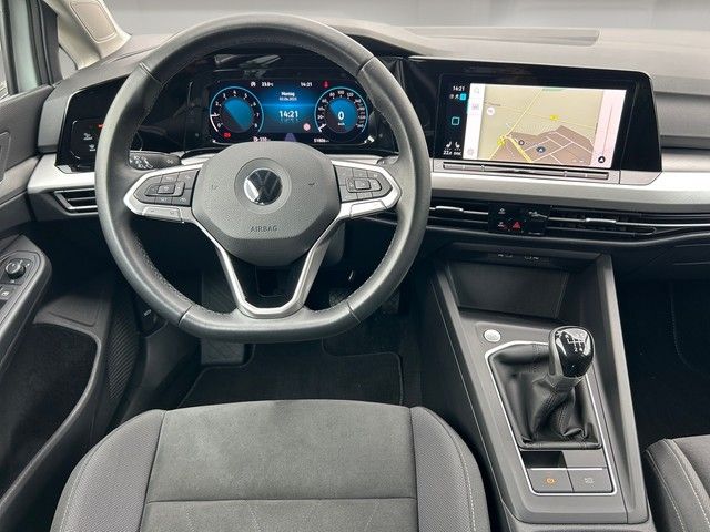 Fahrzeugabbildung Volkswagen Golf VIII Variant 1.5TSI Life LED+ACC+NAVI+PARKL