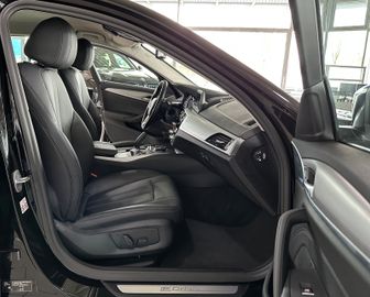 Fahrzeugabbildung BMW 530e iPerf Aut Alarm Kamera NaviBusiness Leder