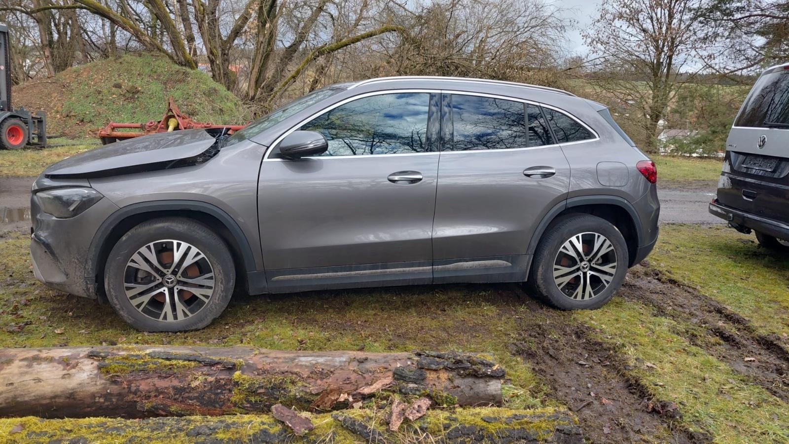 Mercedes-Benz GLA 180*Unfall*2024*Memory*KeylessGo**