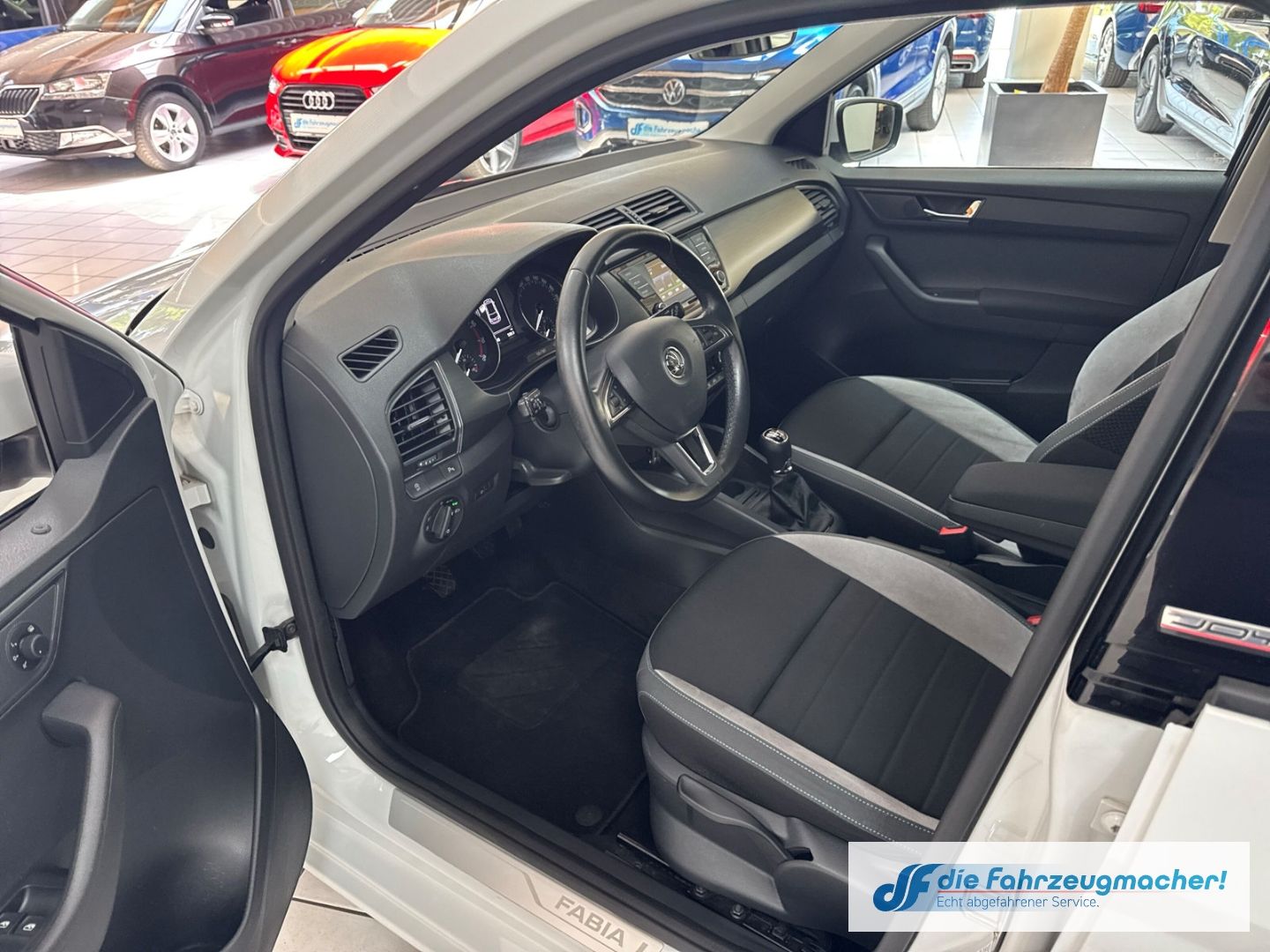 Fahrzeugabbildung SKODA Fabia Joy 1.0 MPI Sperrdiff. Klimaautom DAB SHZ