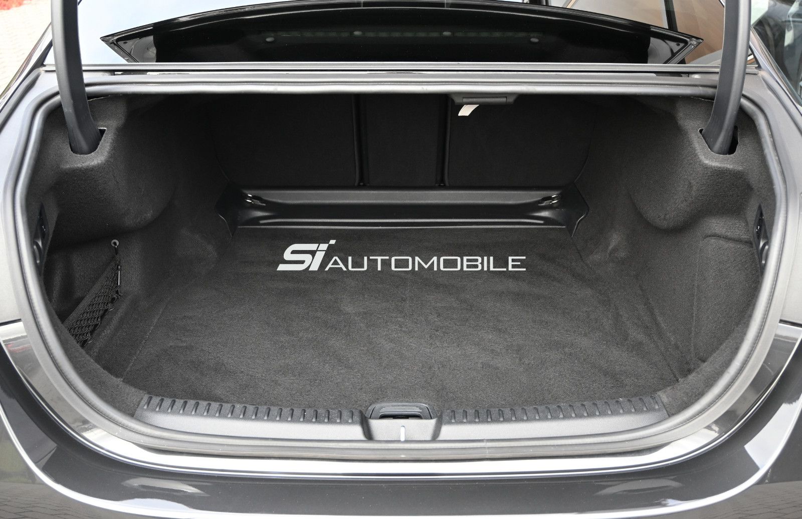 Fahrzeugabbildung Mercedes-Benz E 200 Lim. Exclusive Premium °ACC°AHK°BURMESTER°