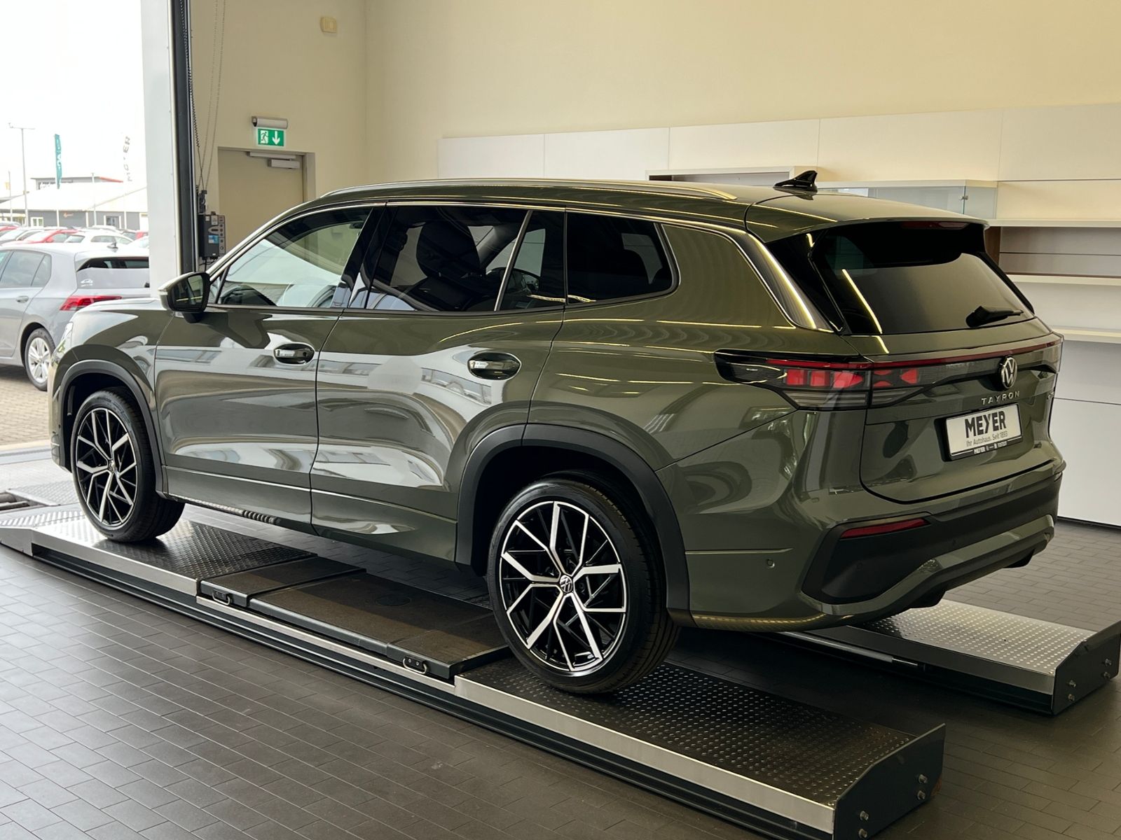 Fahrzeugabbildung Volkswagen Tayron Life 1.5 eTSI DSG *AHK,7-Sitzer,LED,Kamer