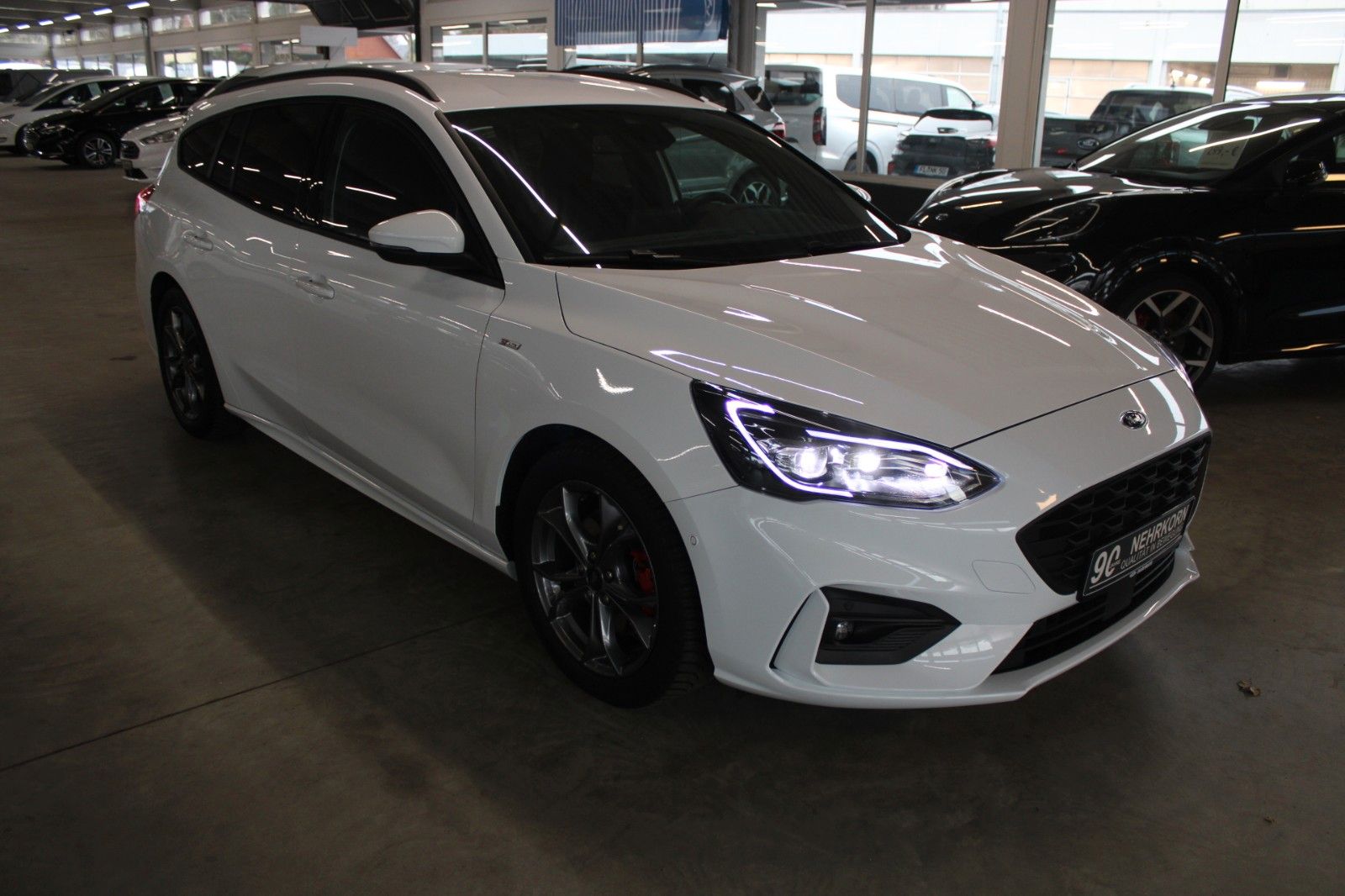 Fahrzeugabbildung Ford Focus ST-Line X Turnier AHK LED NAVI CAM WinterP