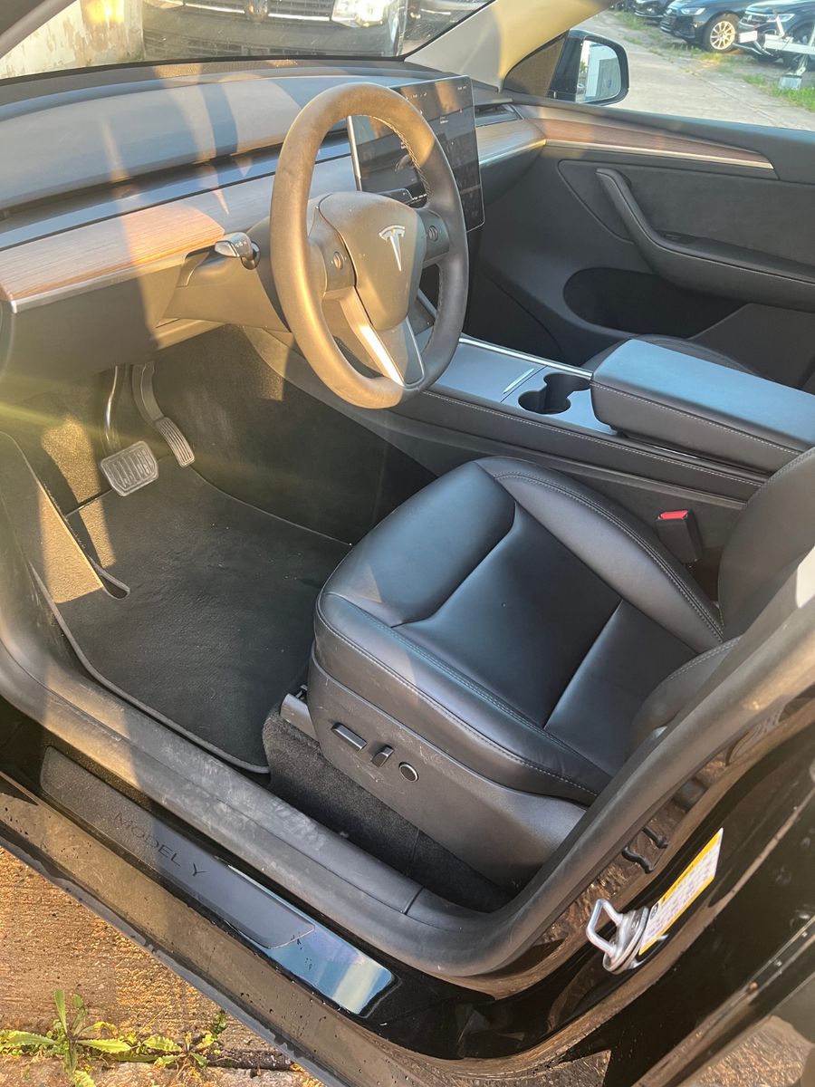 Tesla Model Y Long Range Allrad Leder Kamera 360, 21 foto 10
