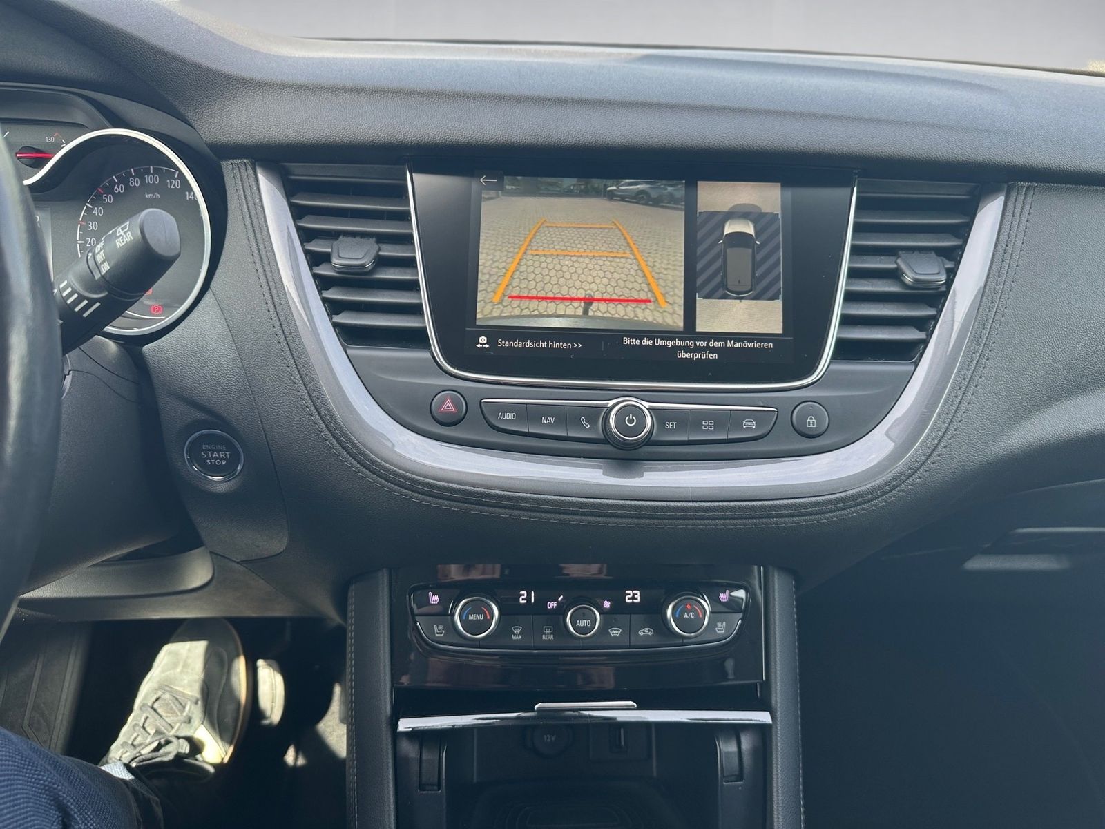 Fahrzeugabbildung Opel Grandland 1.2 Turbo Ultimate 360,AHK,LED,Leder