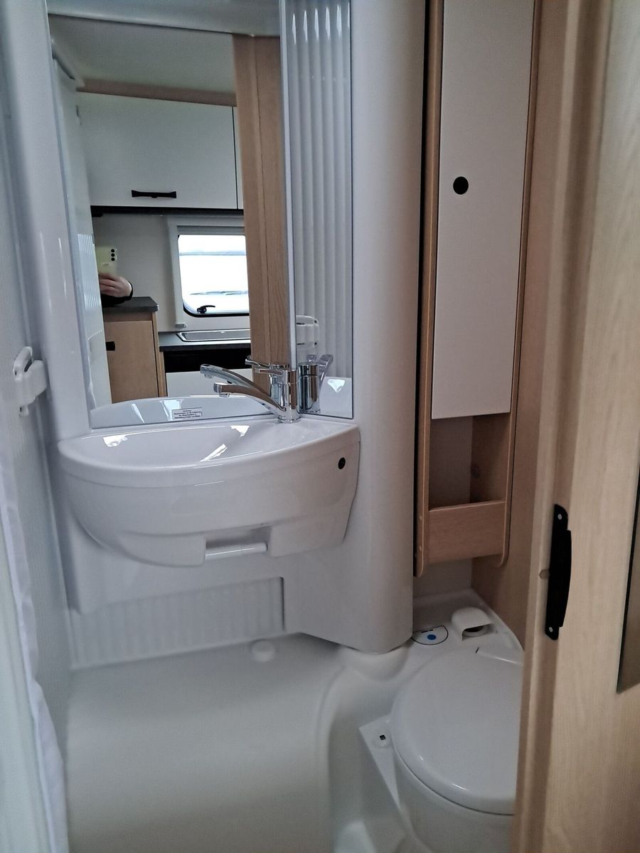 Fahrzeugabbildung Sunlight Adventure V 66 Automatik, Dörr Edition, TV