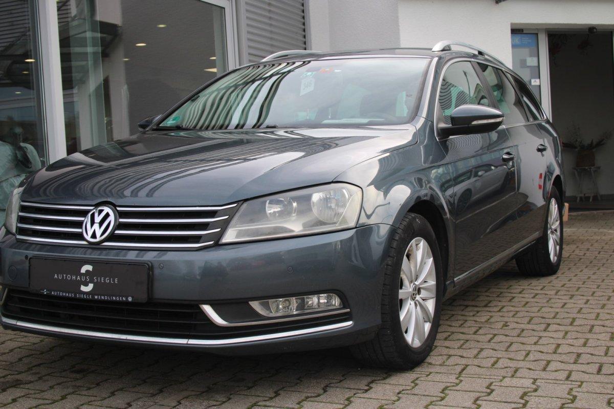 Volkswagen Passat 2012 — rear view