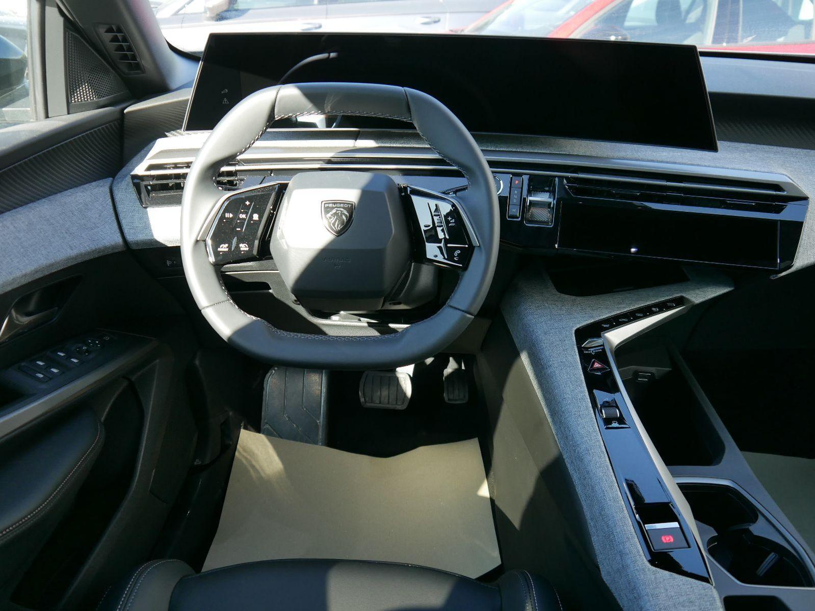Peugeot 3008 Allure Exclusive HYBRID 145 e-DCS6*NAVI*LED